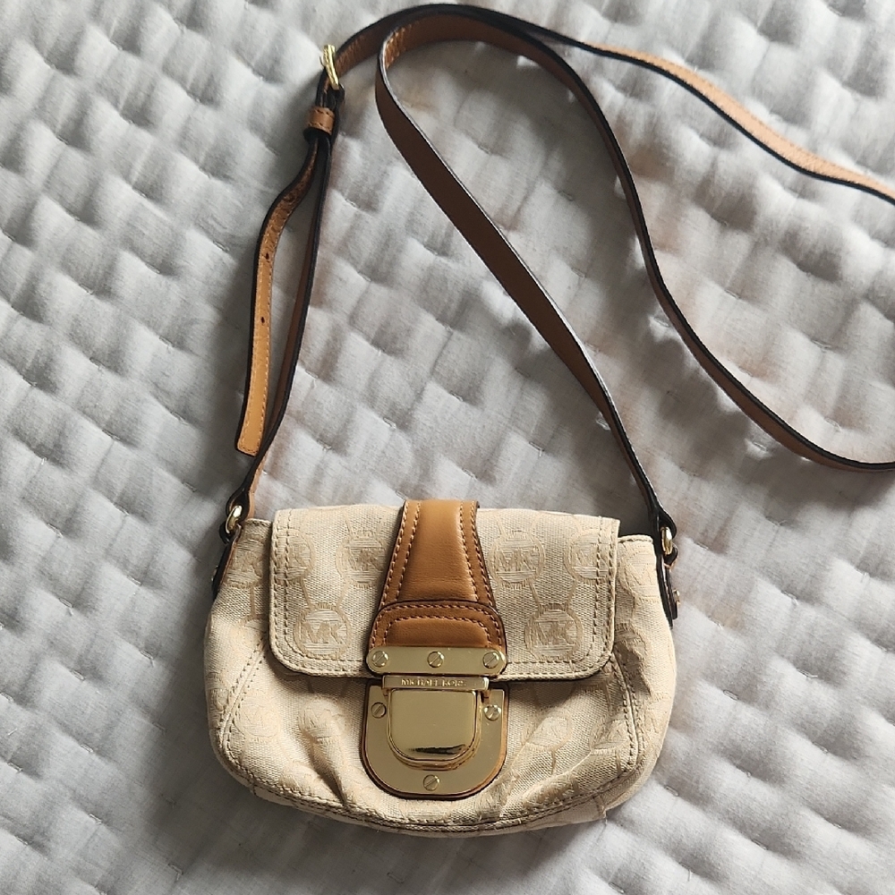 Michael Kors Cream and Tan Crossbody with Gold Clasp